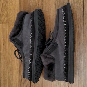 Cozy Men's Slippers / House Shoes, Size 10 - Brand New!